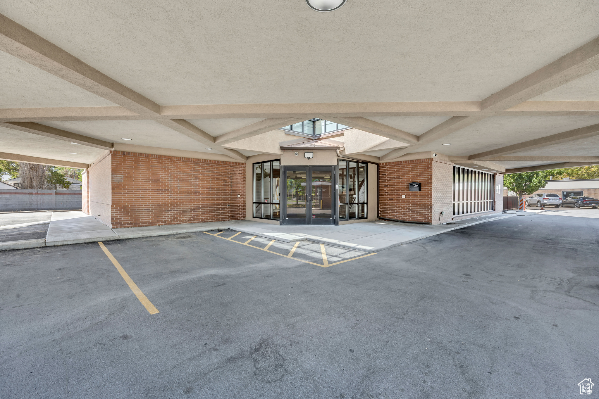 SOUTH MAIN S - Commercial Sale