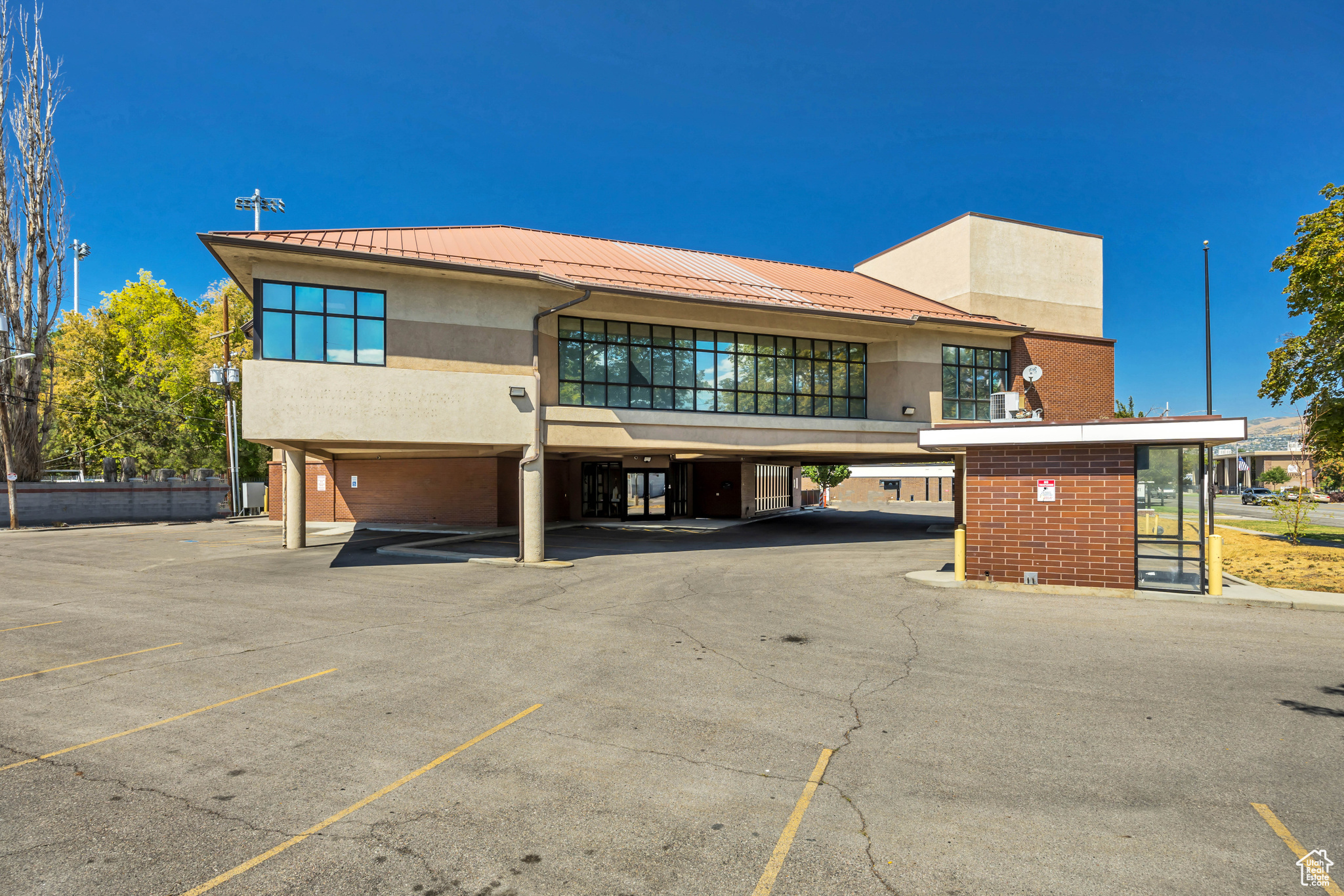 SOUTH MAIN S - Commercial Sale