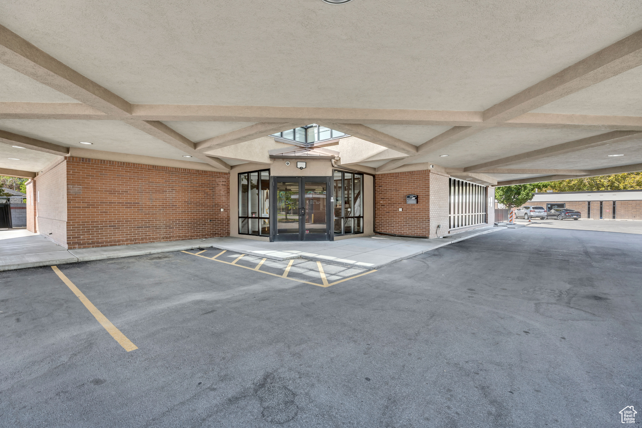 SOUTH MAIN S - Commercial Sale