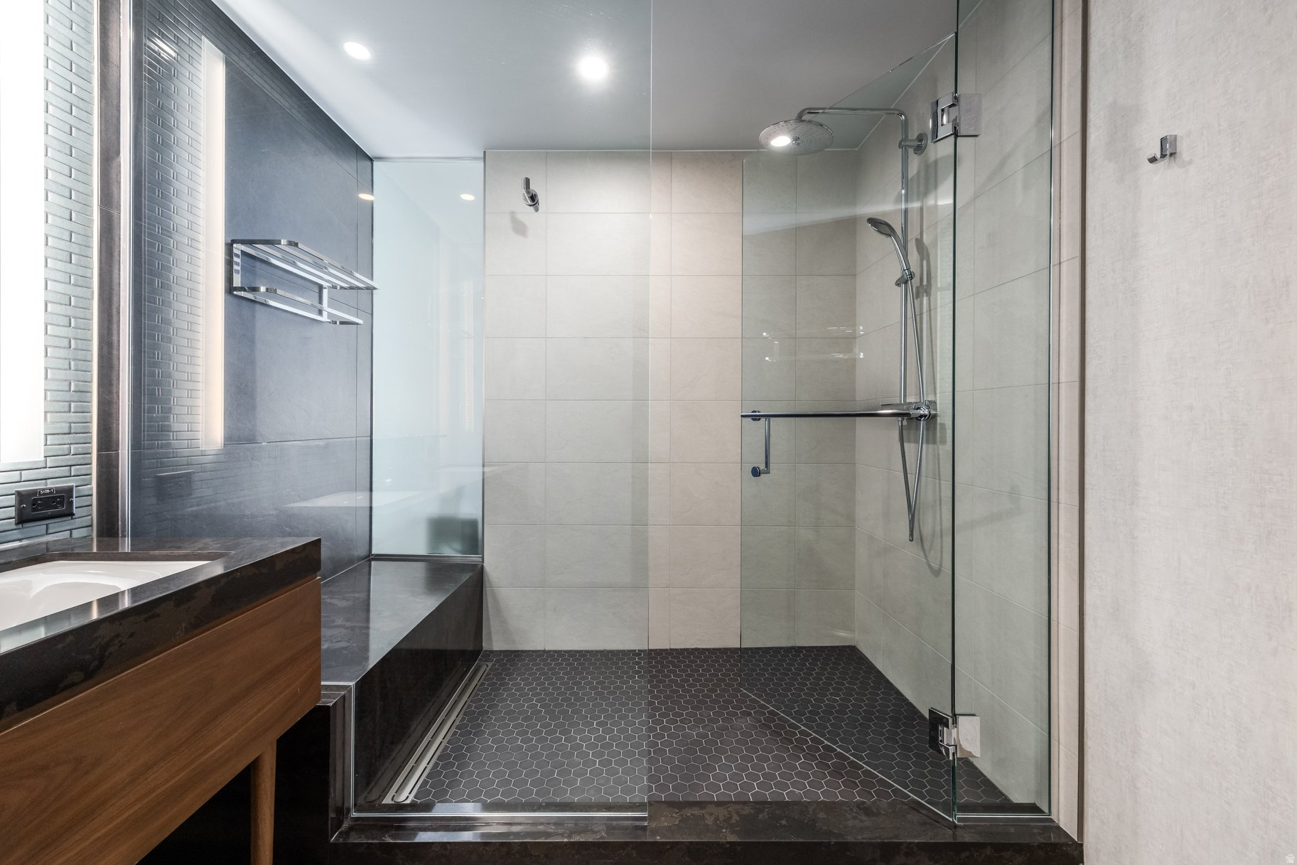 BLACK DESERT RESORT CENTER - Residential