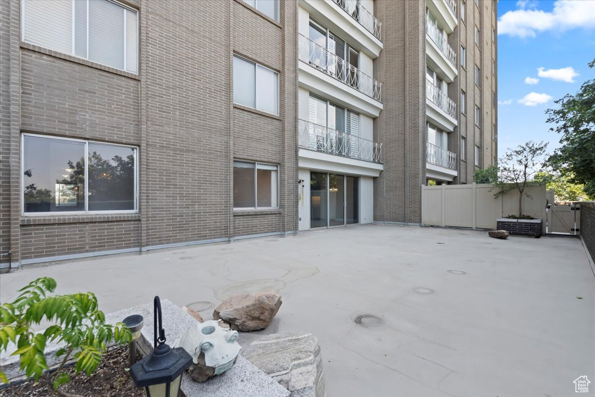 BONEVILLE TOWERS - Residential