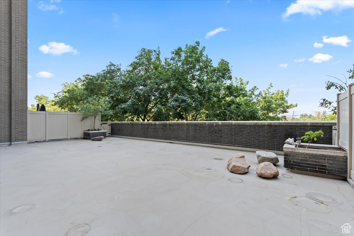 BONEVILLE TOWERS - Residential