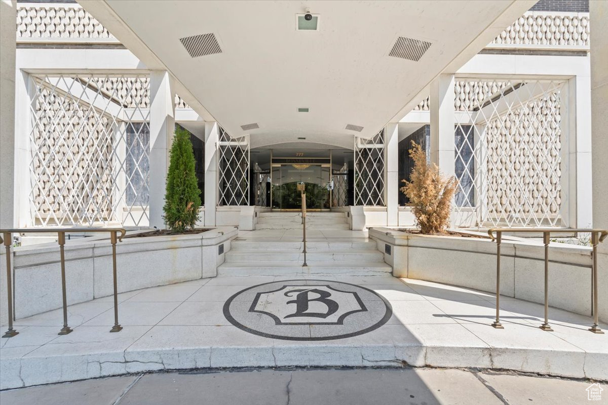 BONEVILLE TOWERS - Residential