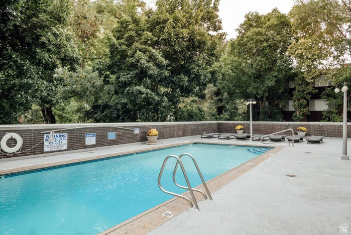 BONEVILLE TOWERS - Residential