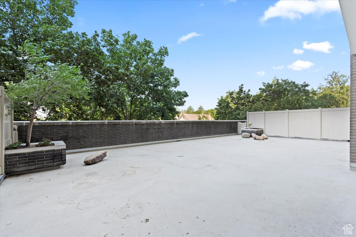 BONEVILLE TOWERS - Residential