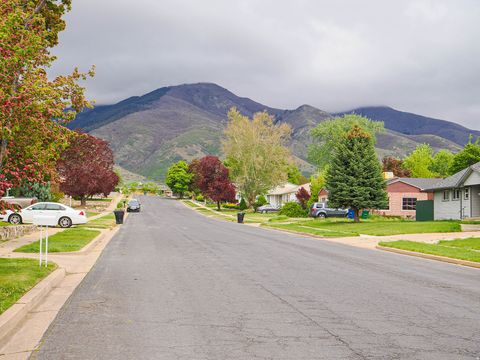Tiny photo for 610 E 150 S, Kaysville, UT 84037 (MLS # 2152925)