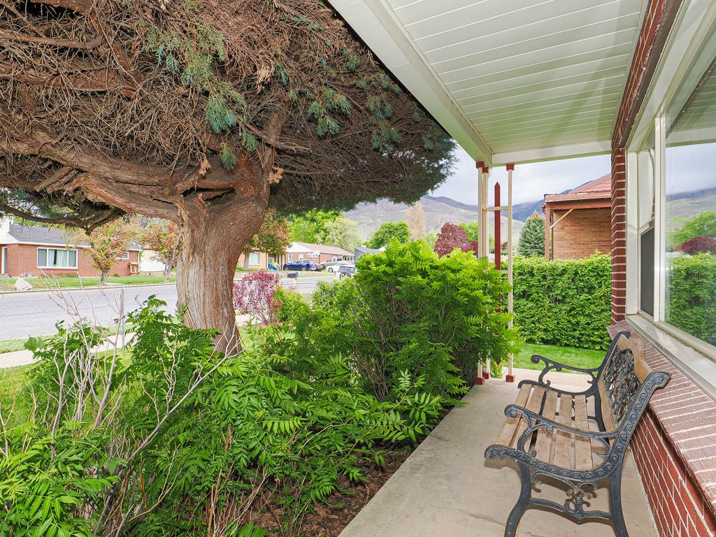 Photo of 610 E 150 S, Kaysville, UT 84037 (MLS # 2152925)