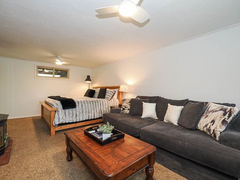 Tiny photo for 610 E 150 S, Kaysville, UT 84037 (MLS # 2152925)