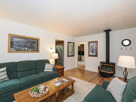 Tiny photo for 610 E 150 S, Kaysville, UT 84037 (MLS # 2152925)