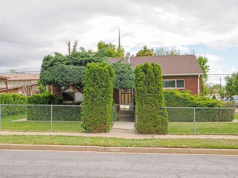 Tiny photo for 610 E 150 S, Kaysville, UT 84037 (MLS # 2152925)
