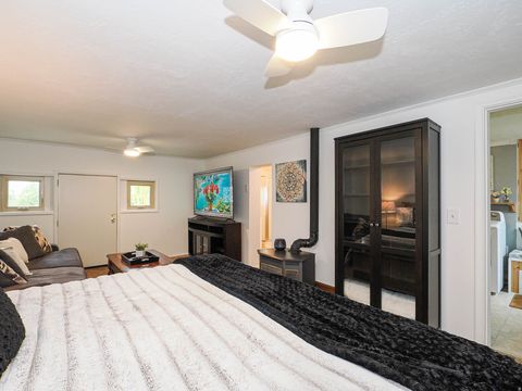 Tiny photo for 610 E 150 S, Kaysville, UT 84037 (MLS # 2152925)