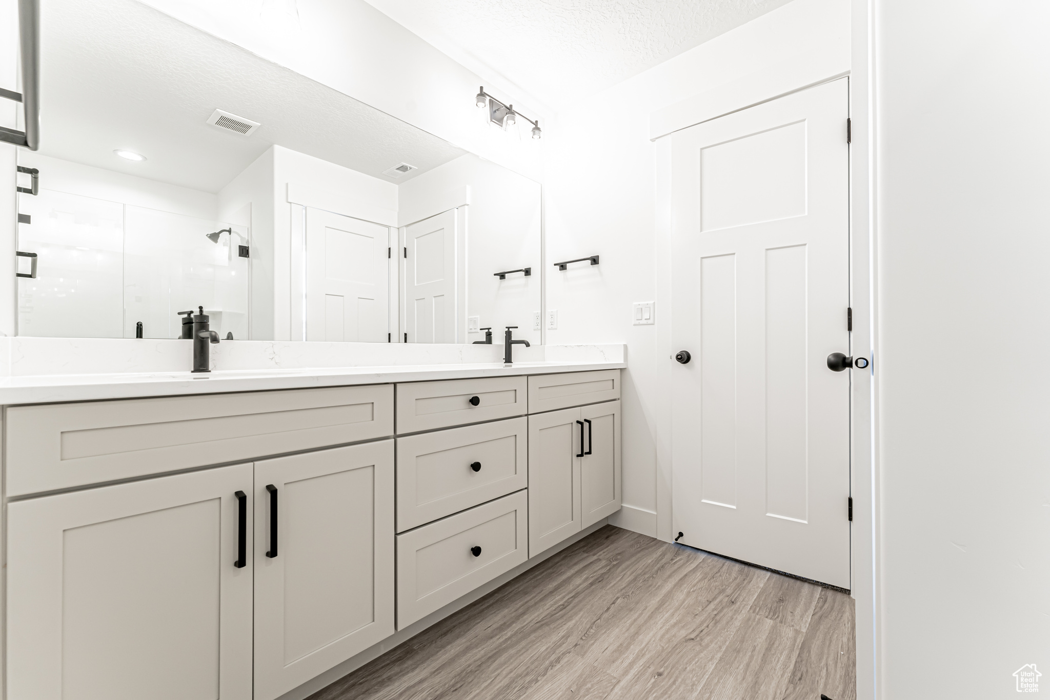 RIVER POINT - Residential