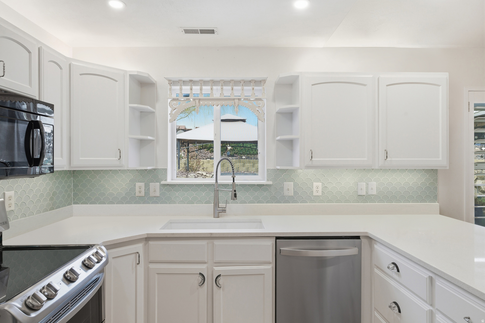 LAKE MOUNTAIN ESTATE - Residential