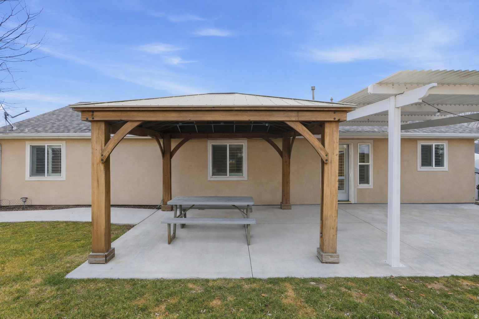 LAKE MOUNTAIN ESTATE - Residential