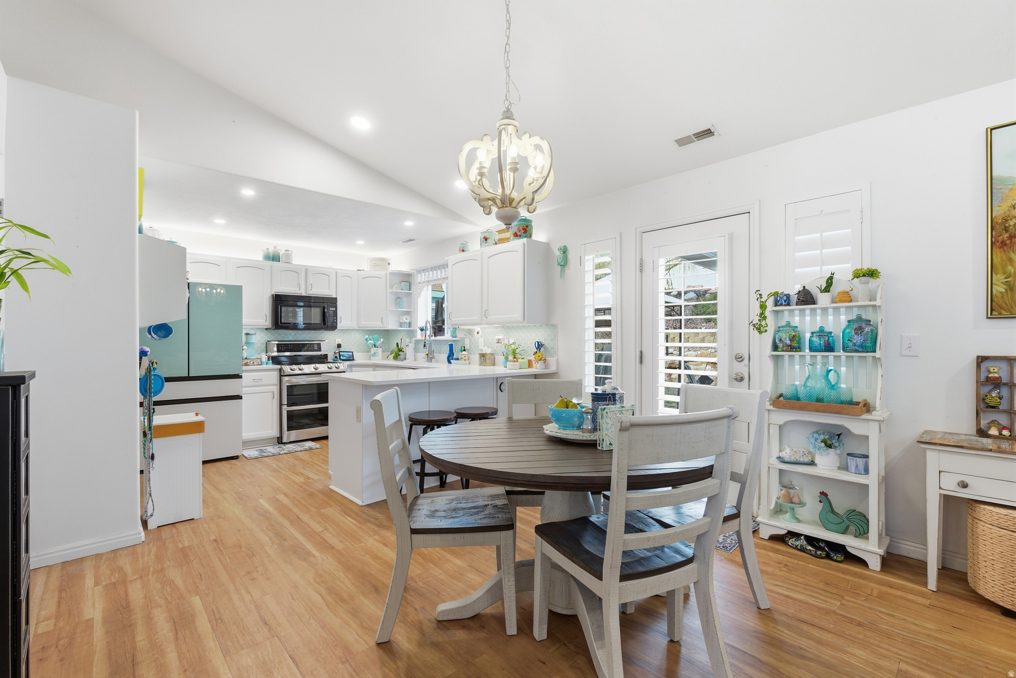 LAKE MOUNTAIN ESTATE - Residential