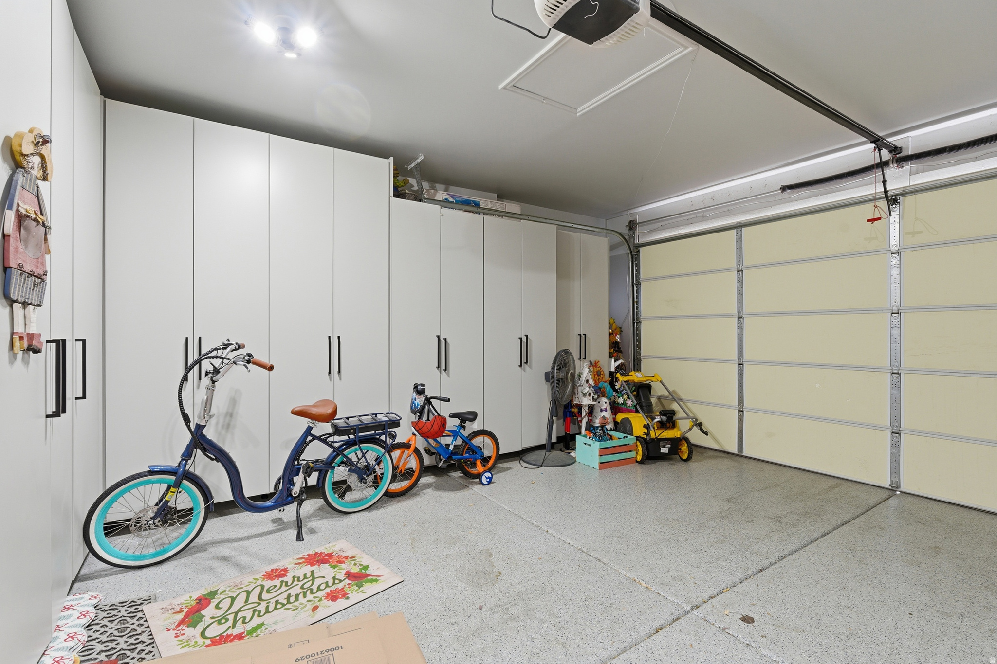 LAKE MOUNTAIN ESTATE - Residential