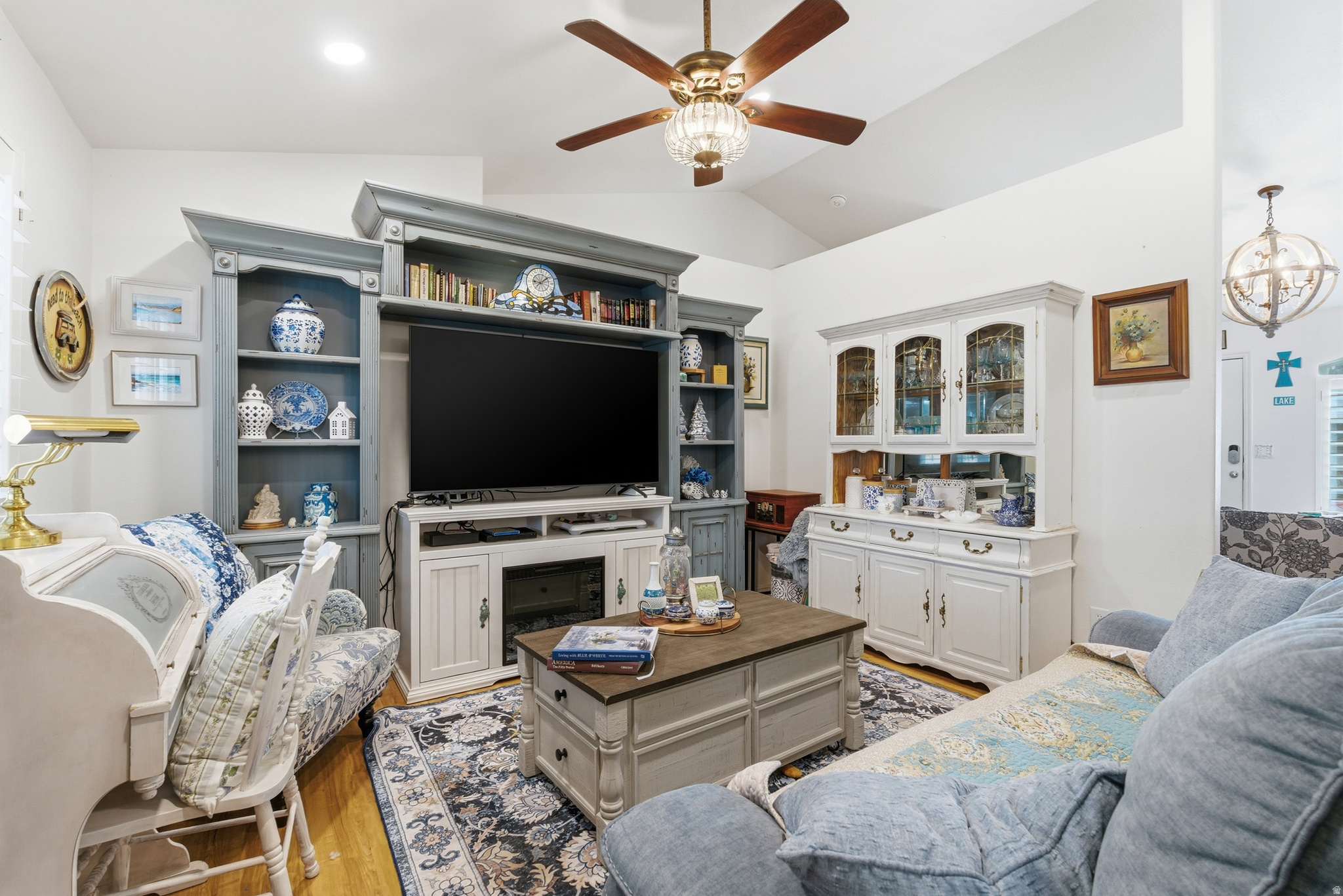 LAKE MOUNTAIN ESTATE - Residential