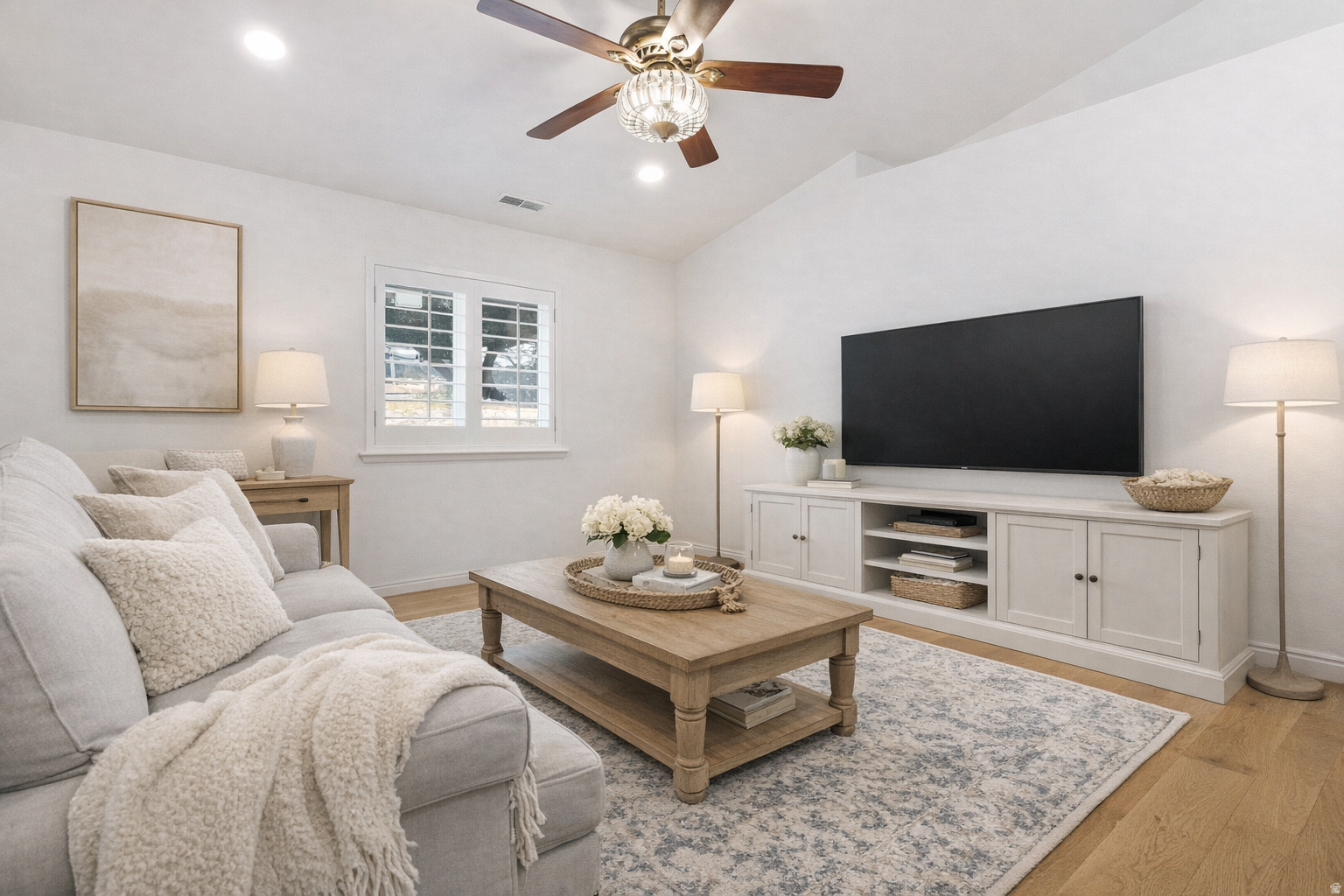 LAKE MOUNTAIN ESTATE - Residential