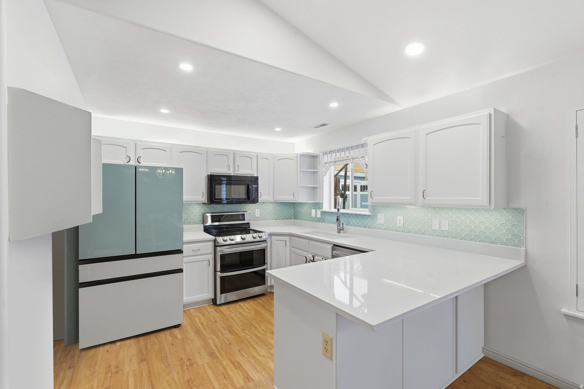 LAKE MOUNTAIN ESTATE - Residential