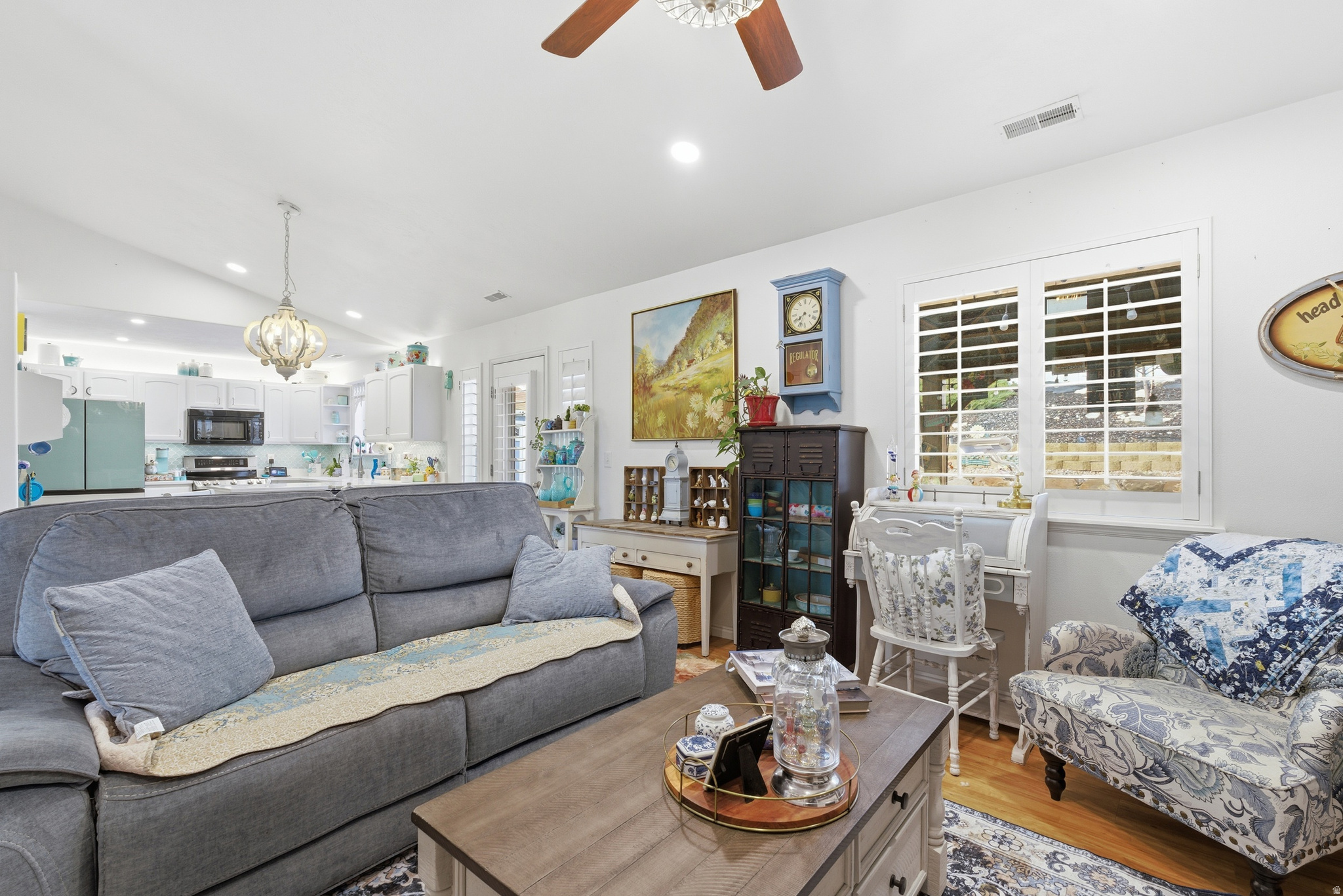 LAKE MOUNTAIN ESTATE - Residential