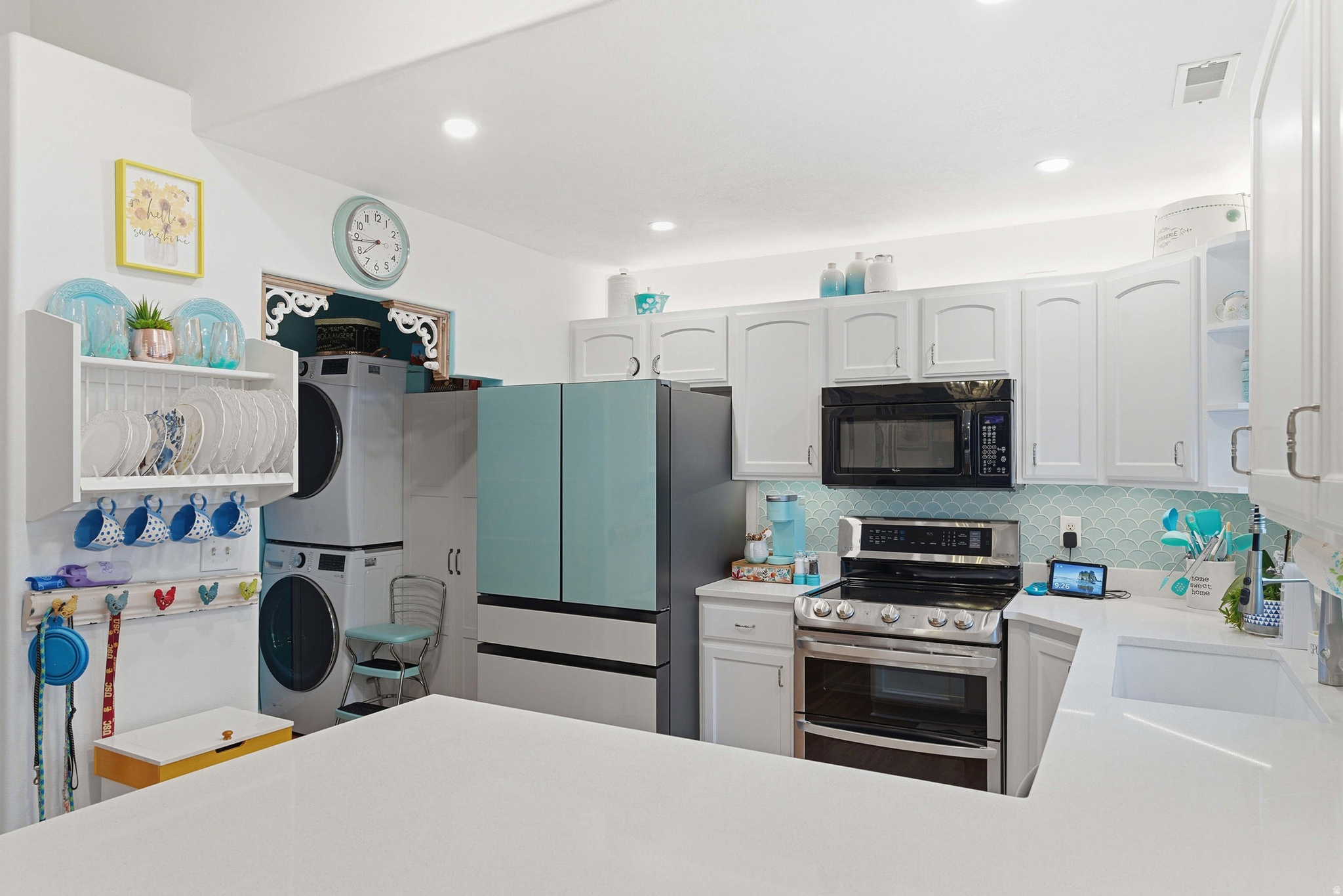 LAKE MOUNTAIN ESTATE - Residential