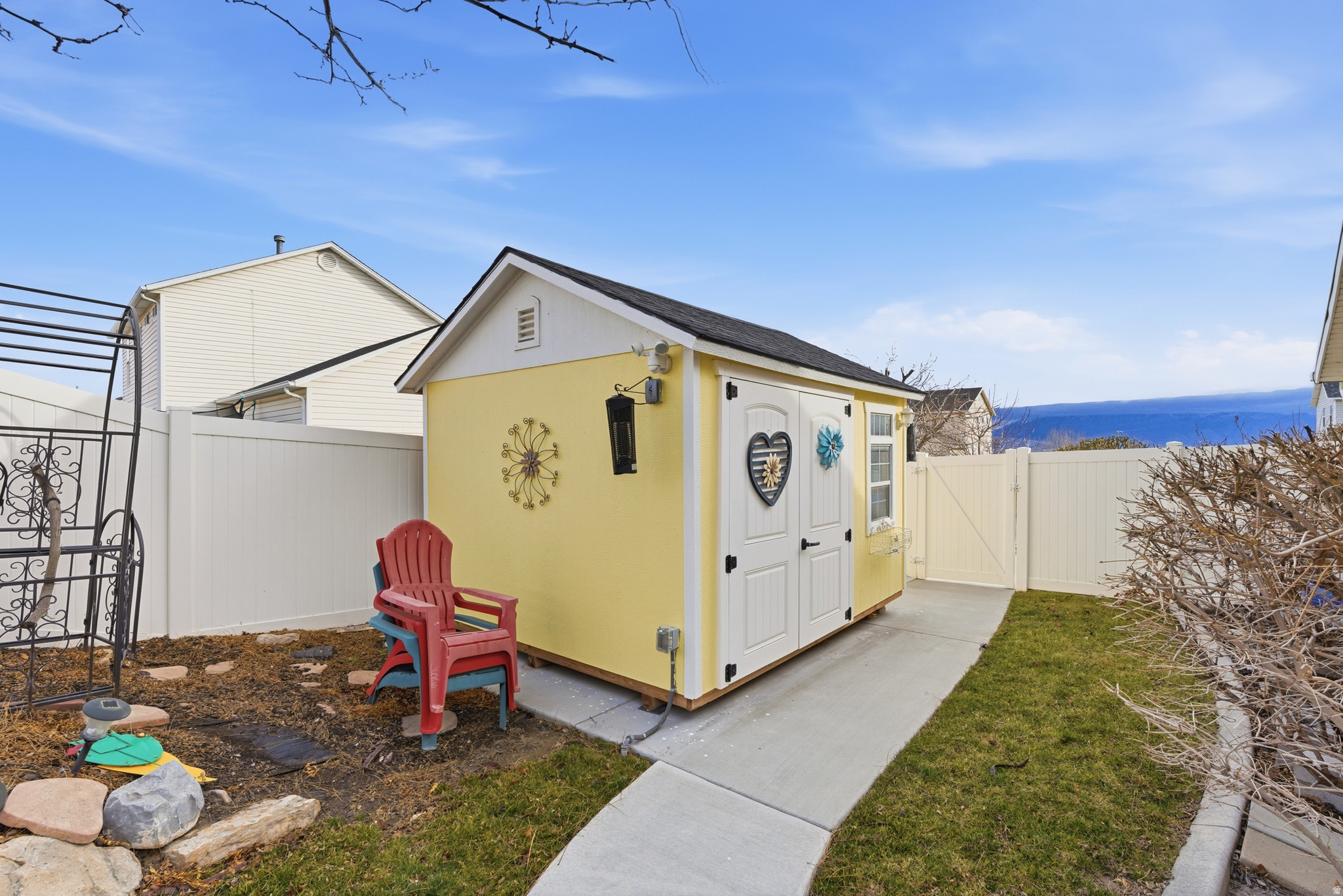 LAKE MOUNTAIN ESTATE - Residential