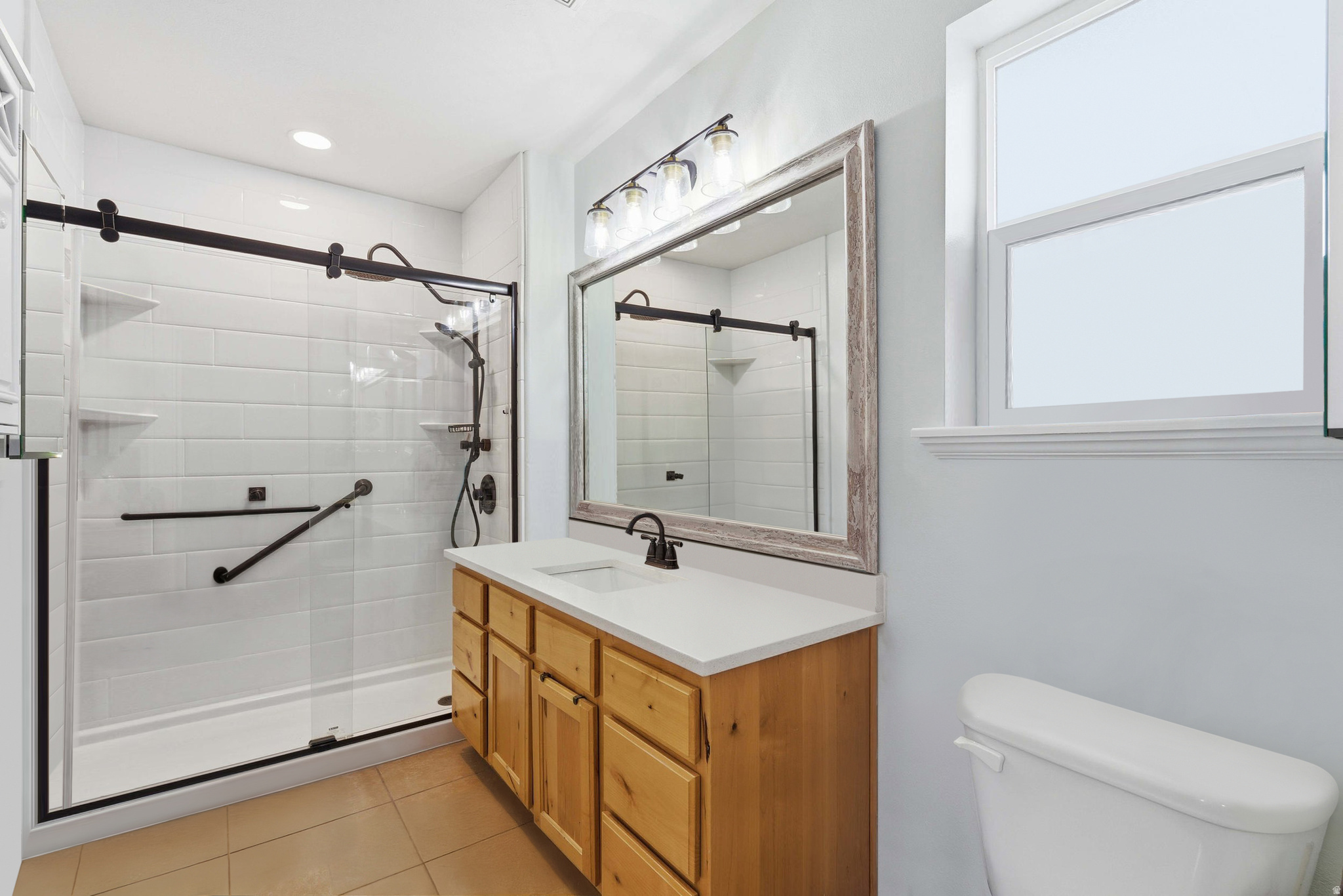 LAKE MOUNTAIN ESTATE - Residential