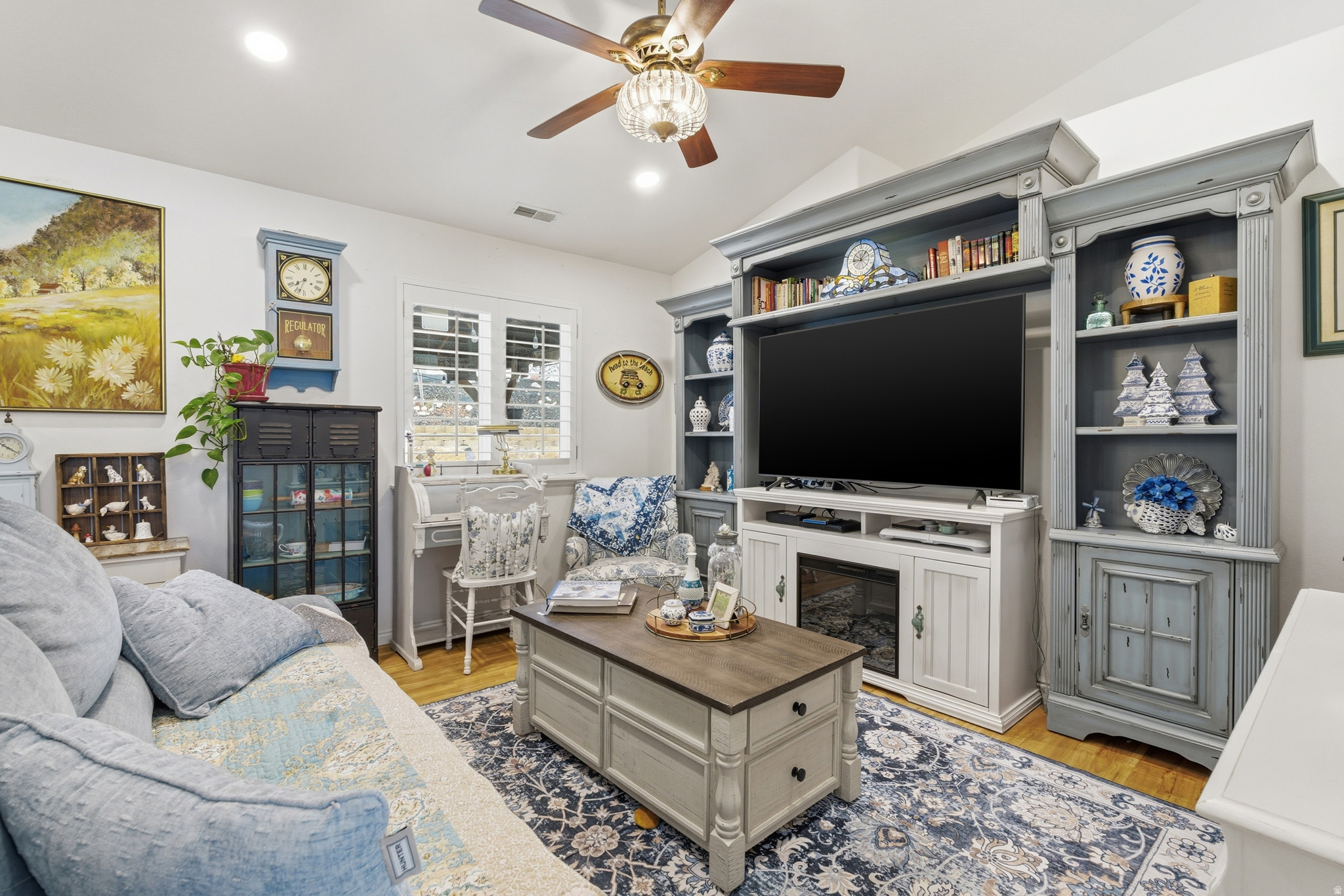 LAKE MOUNTAIN ESTATE - Residential