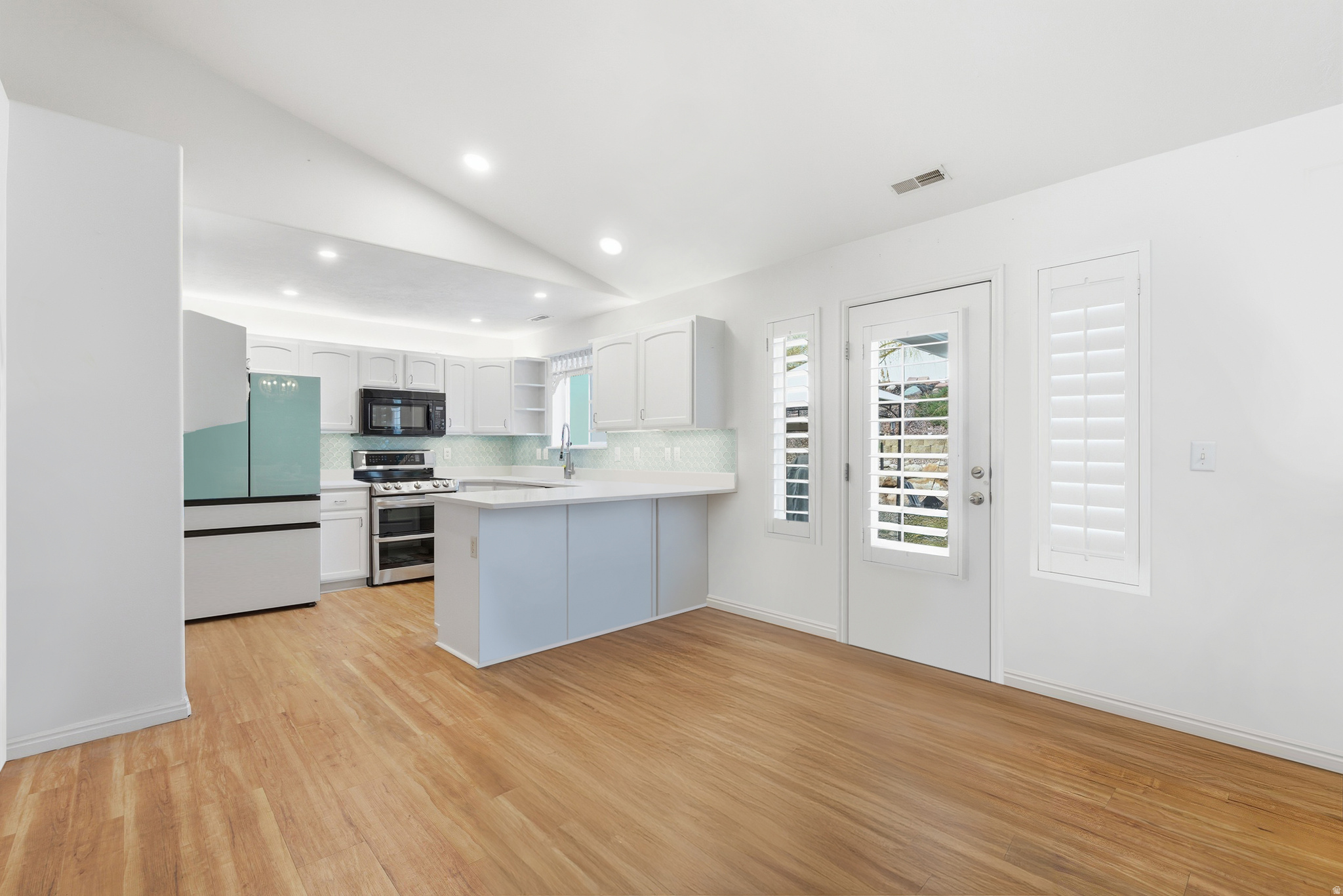 LAKE MOUNTAIN ESTATE - Residential