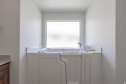 Tiny photo for 1574 E SUGAR PLUMB LN, Washington, UT 84780 (MLS # 2136894)