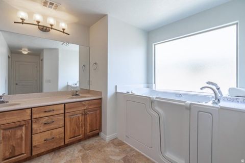 Tiny photo for 1574 E SUGAR PLUMB LN, Washington, UT 84780 (MLS # 2136894)