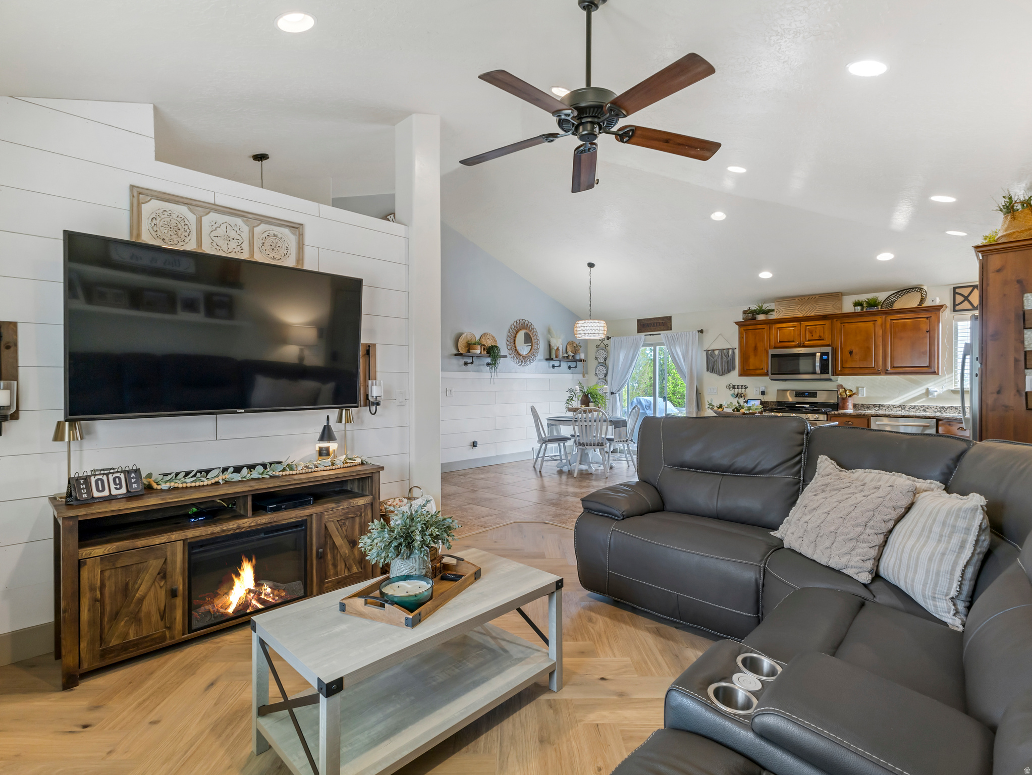 SARATOGA HILLS - Residential