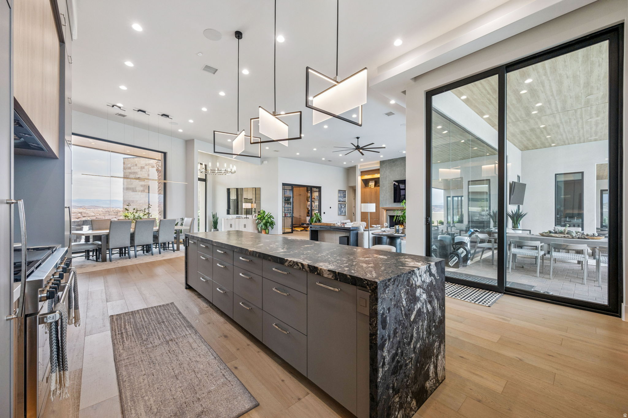 STONE CLIFF PH 17 - Residential