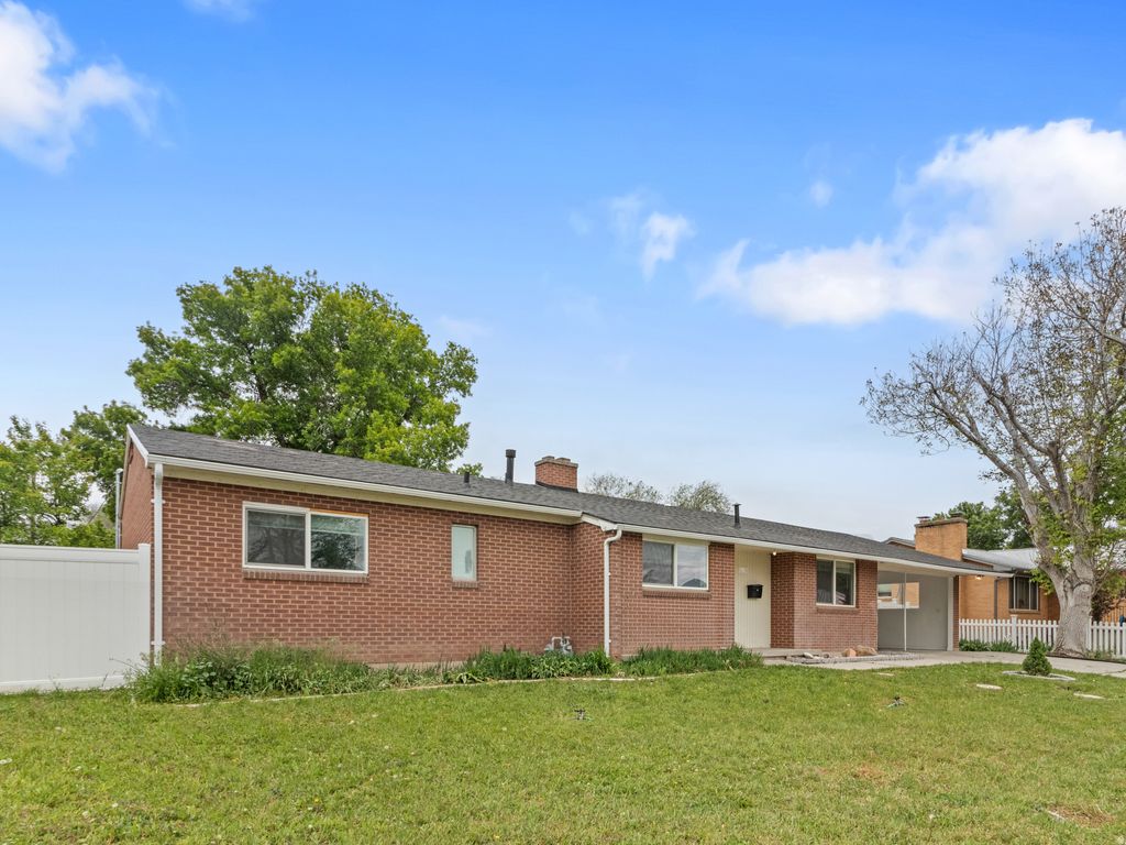 Photo of 3135 S GREEN ST E, South Salt Lake, UT 84106 (MLS # 2156423)