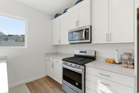 Tiny photo for 1123 S RED DR, Santaquin, UT 84655 (MLS # 2146359)