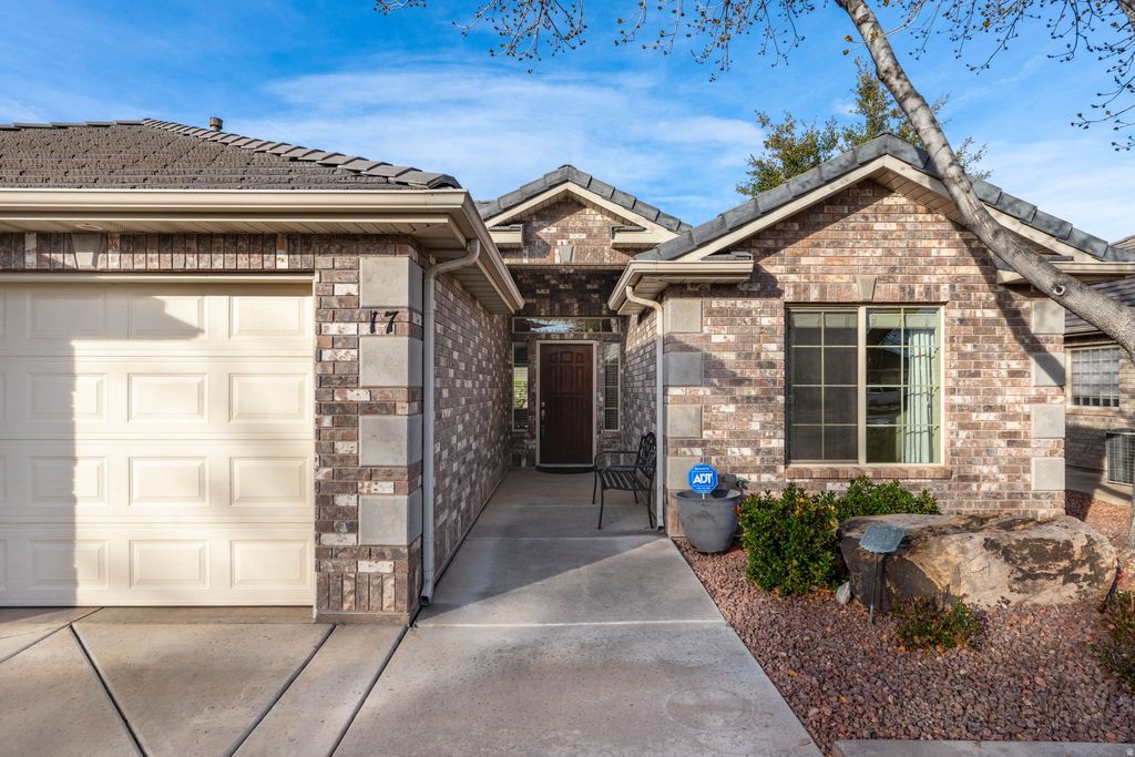 Photo of 1730 W STONEBRIDGE DR #17, Saint George, UT 84770 (MLS # 2140126)