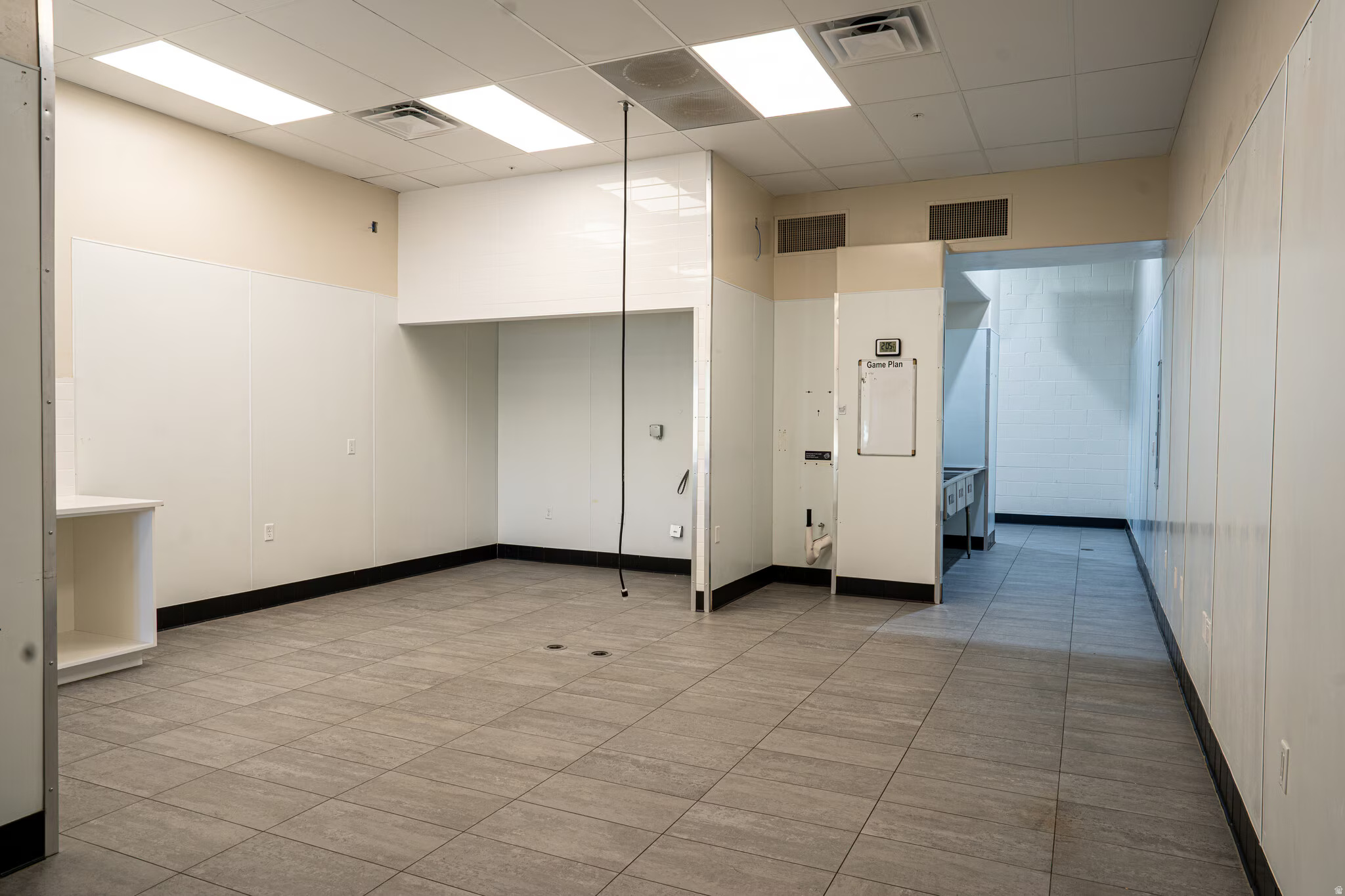 RED CLIFFS SQUARE - Commercial Lease