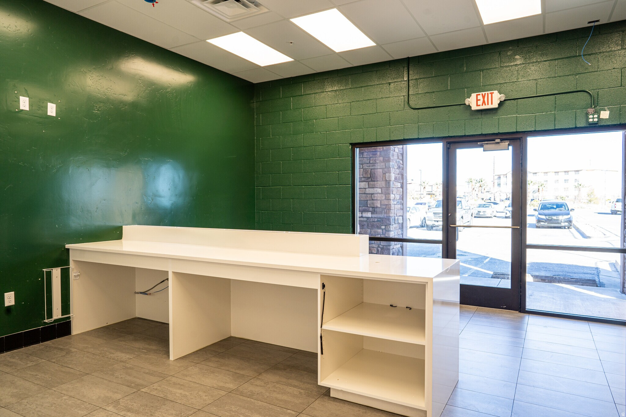 RED CLIFFS SQUARE - Commercial Lease