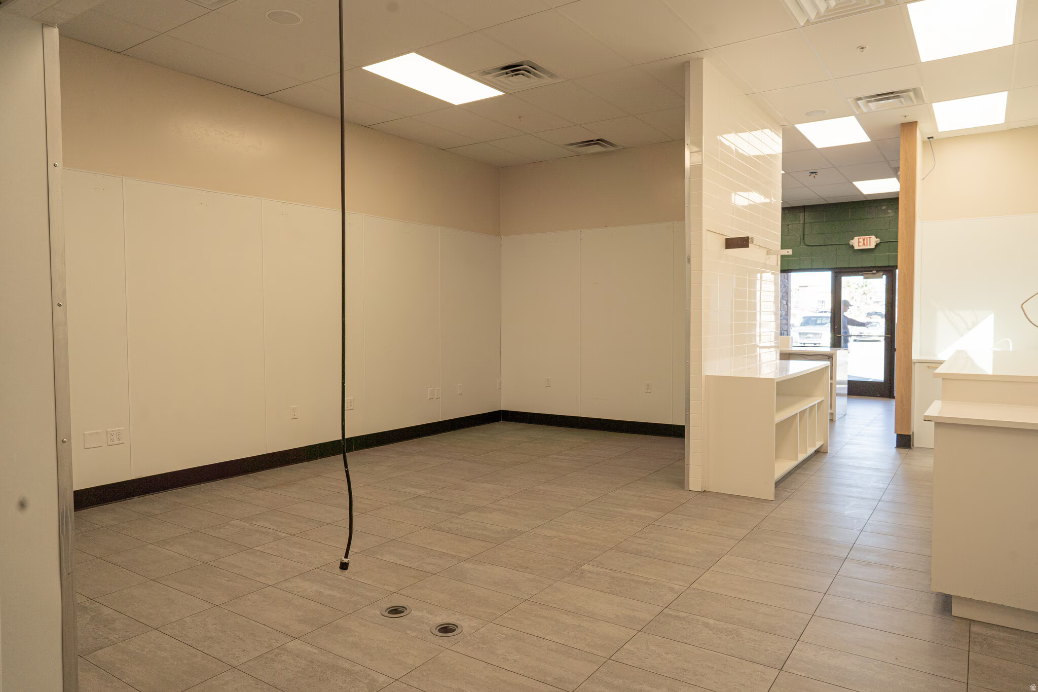 RED CLIFFS SQUARE - Commercial Lease