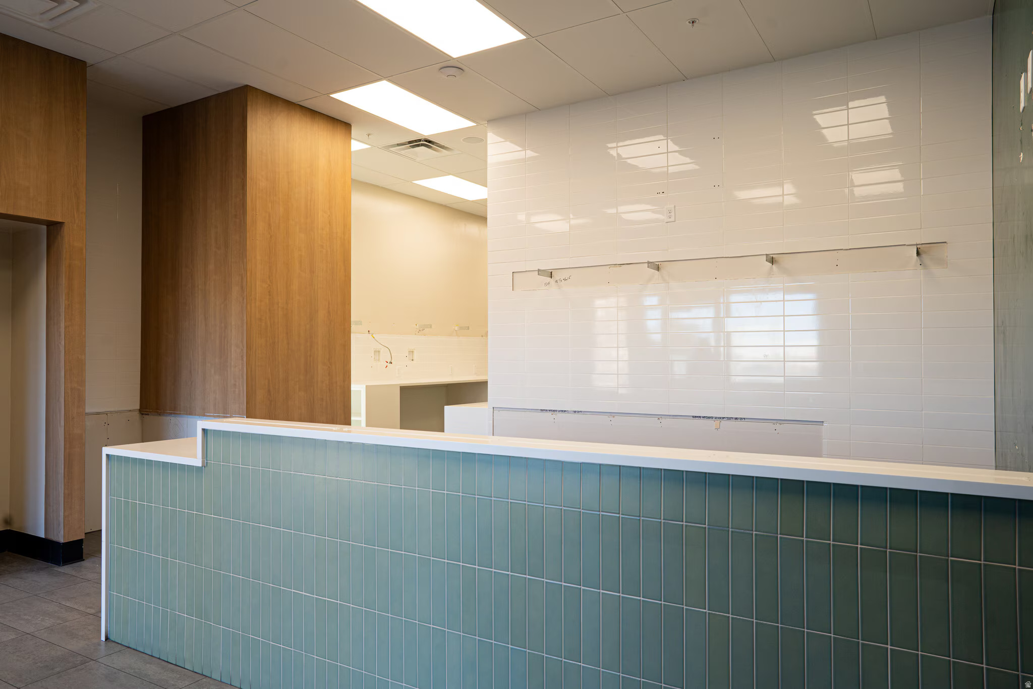 RED CLIFFS SQUARE - Commercial Lease