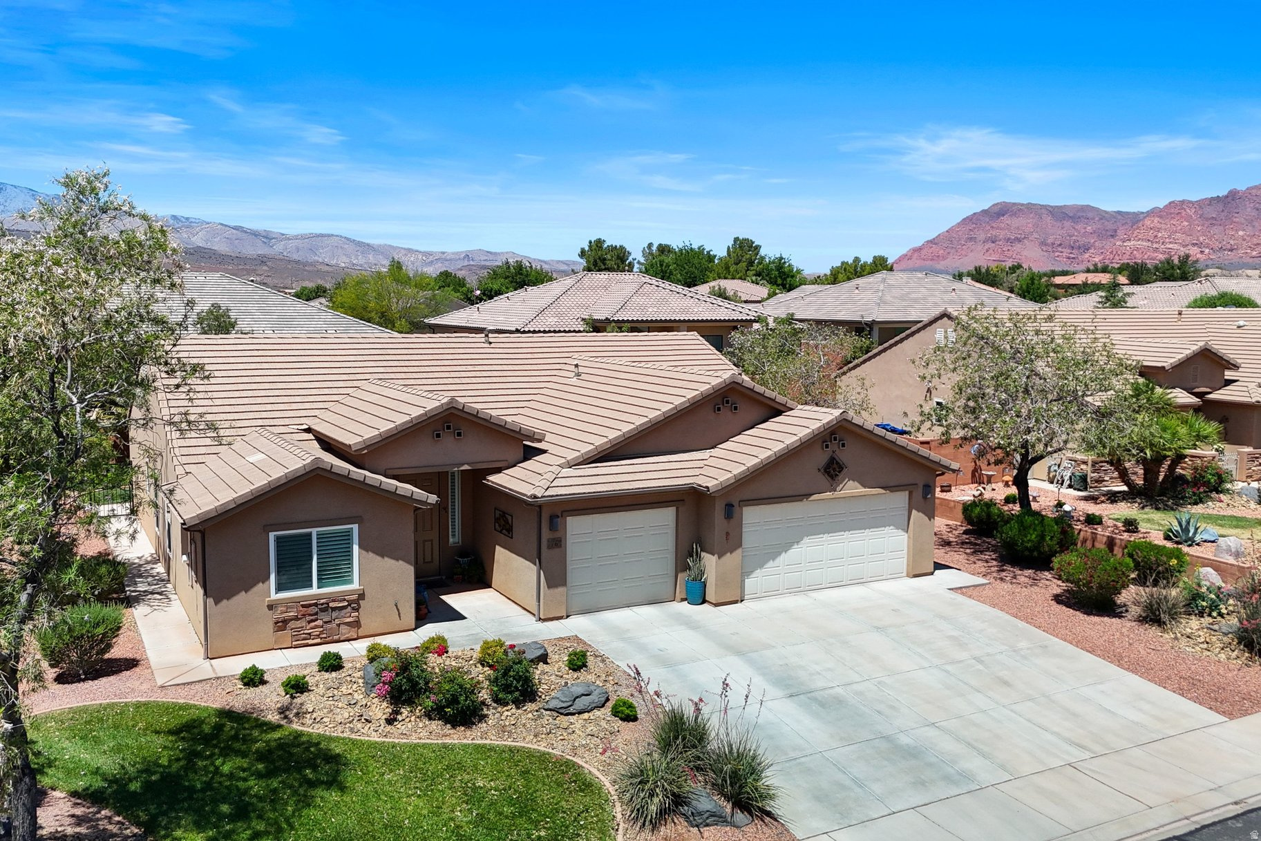 SUN CREST WEST SUB PH 1 - Residential