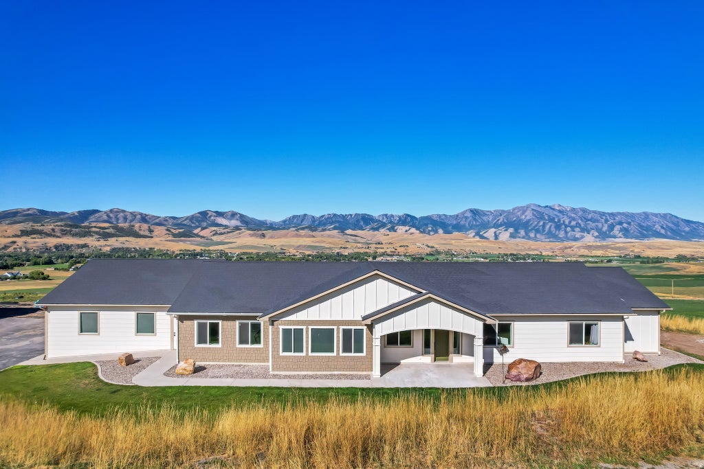 Photo of 8561 S HORIZON DR, Paradise, UT 84328 (MLS # 2184265)