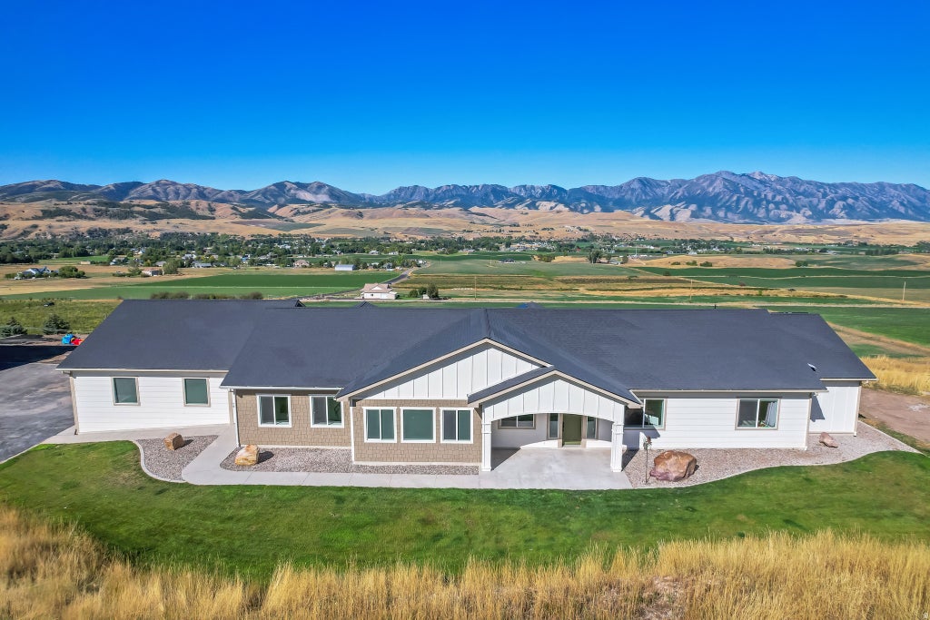 Photo of 8561 S HORIZON DR, Paradise, UT 84328 (MLS # 2184265)
