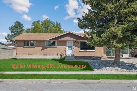 Photo of 6095 S SIERRA GRANDE DR, Taylorsville, UT 84129 (MLS # 2108953)