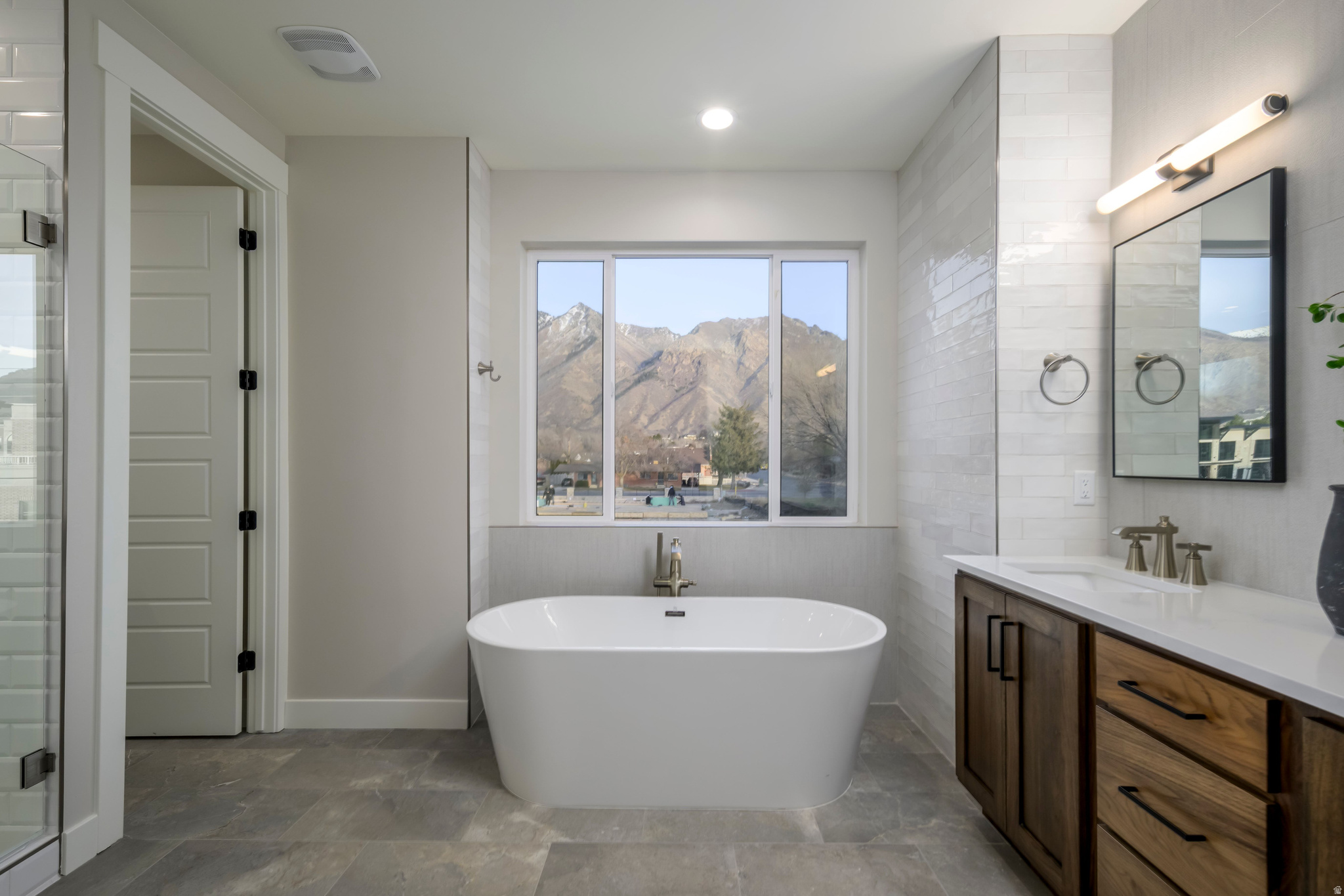 MONTDELLA - Residential Income