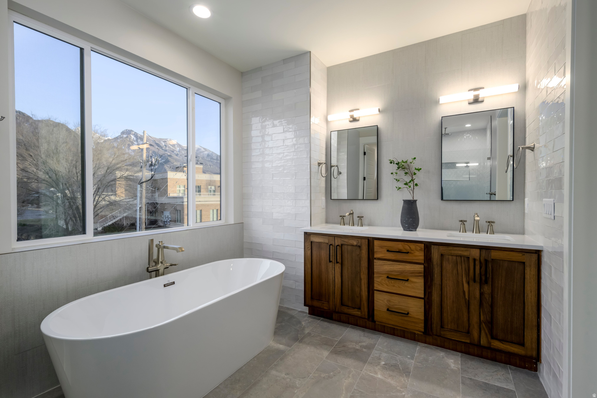 MONTDELLA - Residential Income