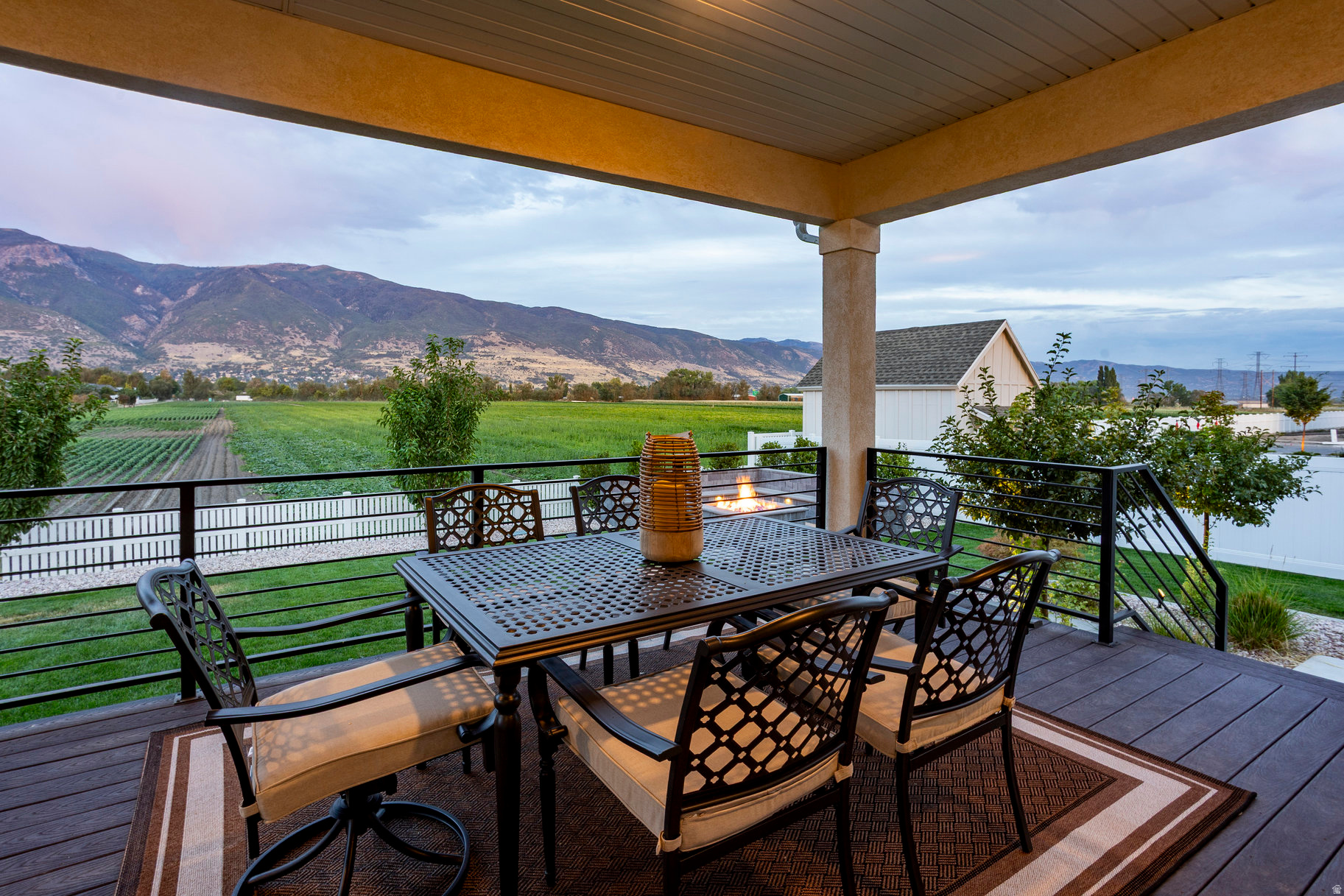 CHESTNUT FARMS - Residential