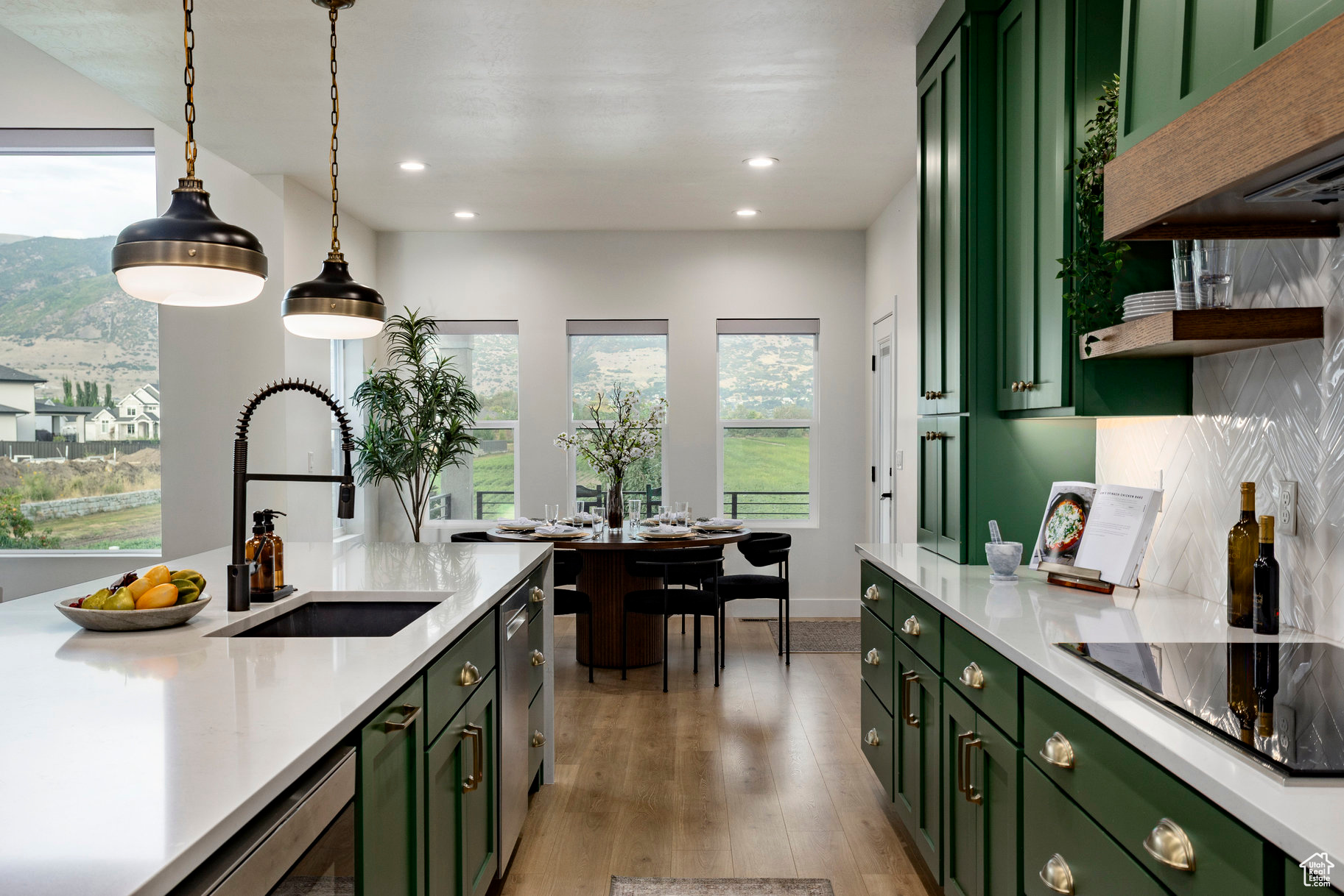 CHESTNUT FARMS - Residential