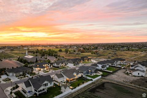 Tiny photo for 575 S 1450 W, Farmington, UT 84025 (MLS # 2107303)
