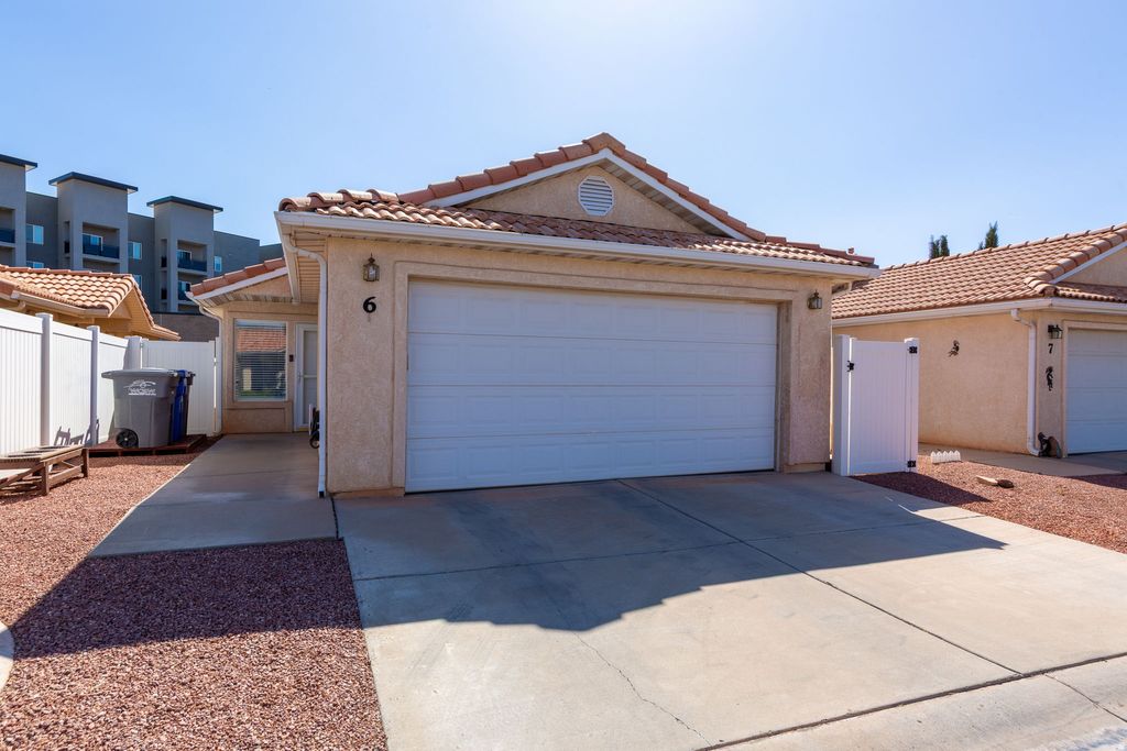 Photo of 1360 E TELEGRAPH ST #6, Washington, UT 84780 (MLS # 2151773)